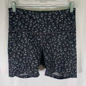 Old Navy Active Bike Shorts Women's Medium Black Animal Print Pull On Pockets